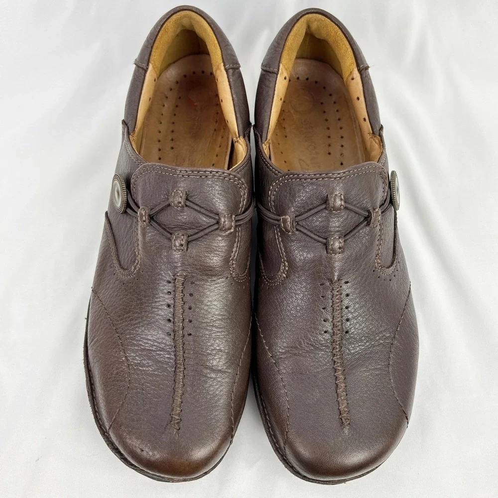 Clarks Unstructured Brown Leather Slip-On Comfort Shoes Womens 8.5 Button Detail